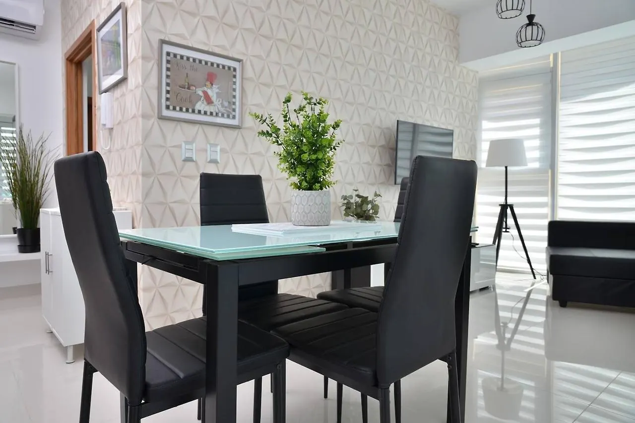 Gorgeous Condo Downtown Roof-Deck & Gym location